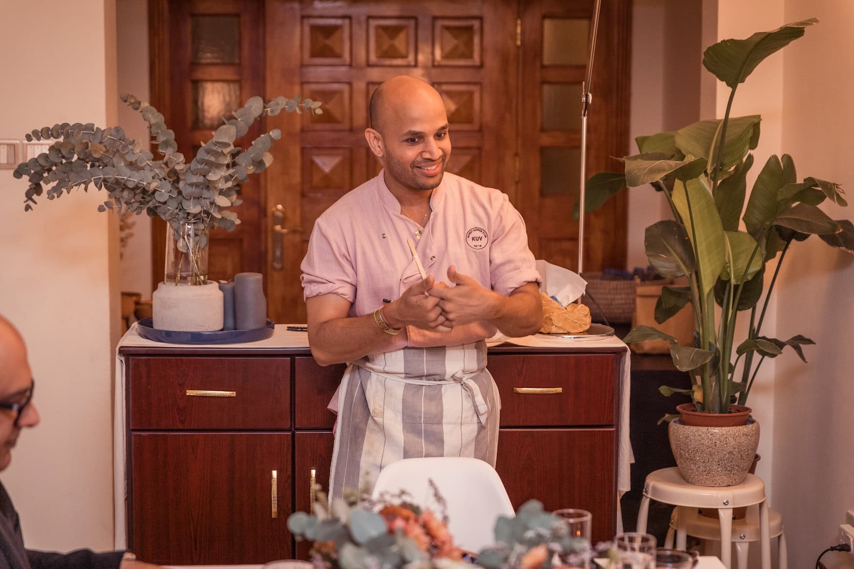 Chef Kuv serviert tolles Essen in Dubai.