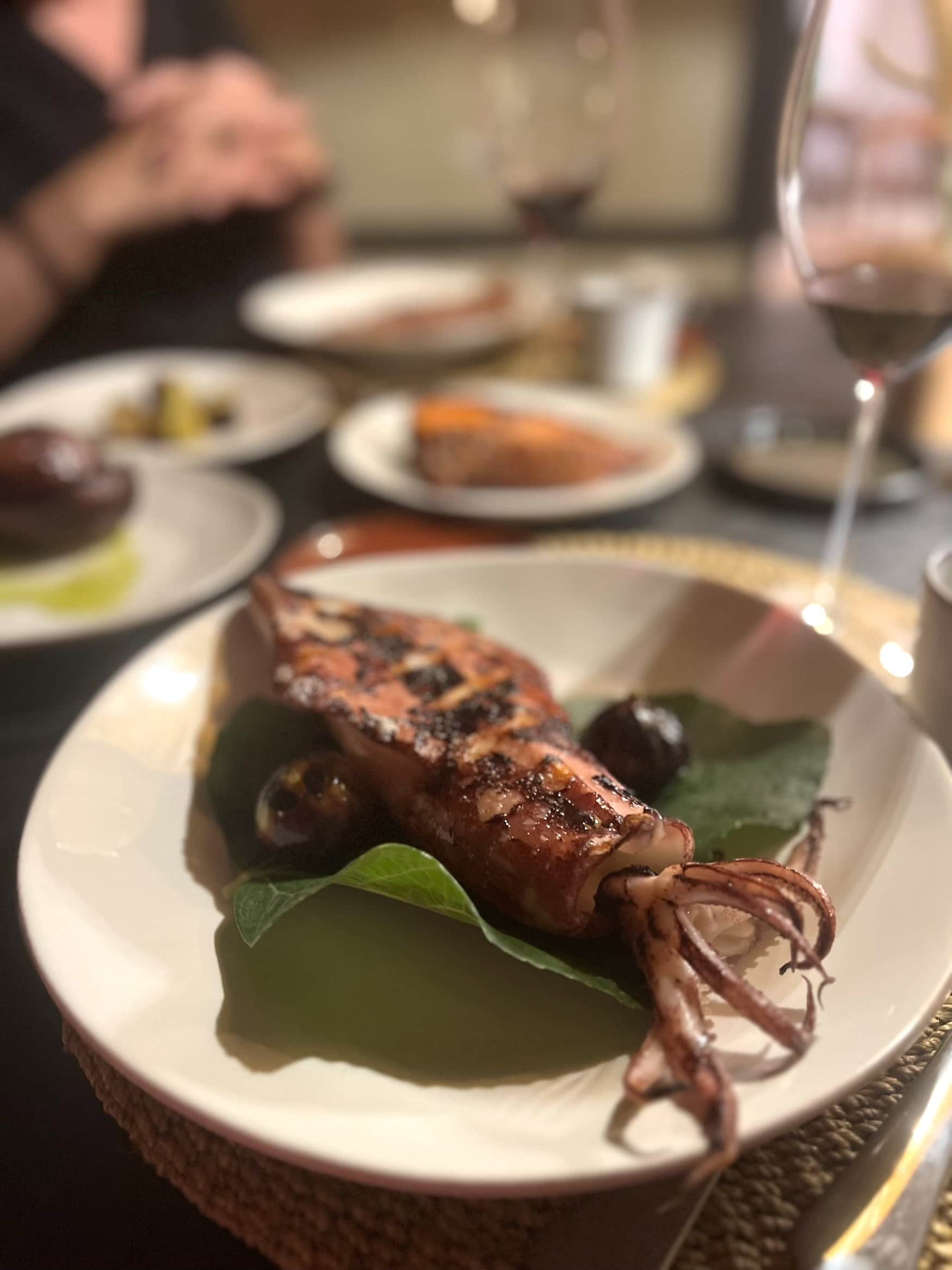 gegrillter Oktopus angerichtet