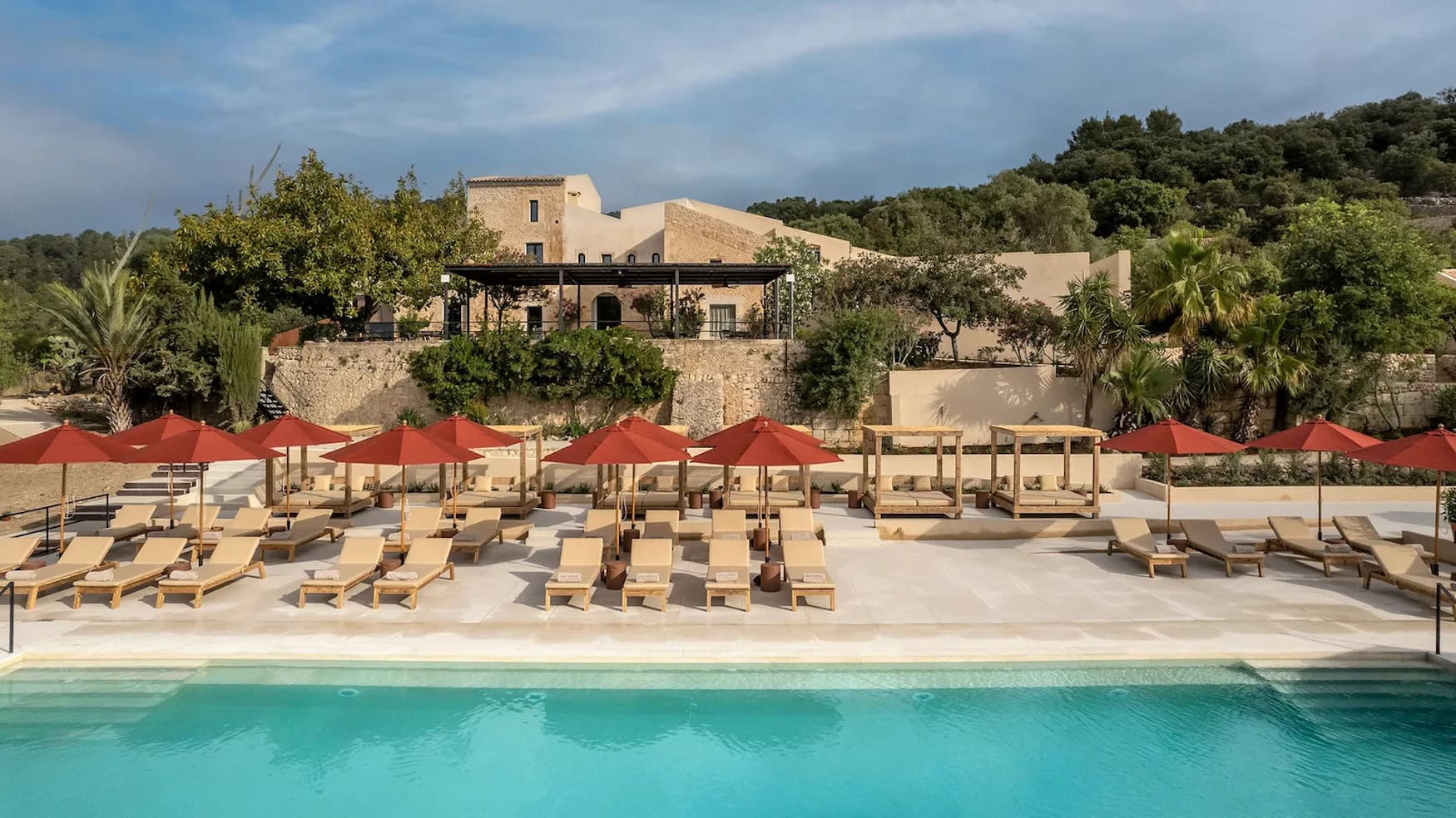 das Hotel The Lodge Mallorca mit Poolanlage