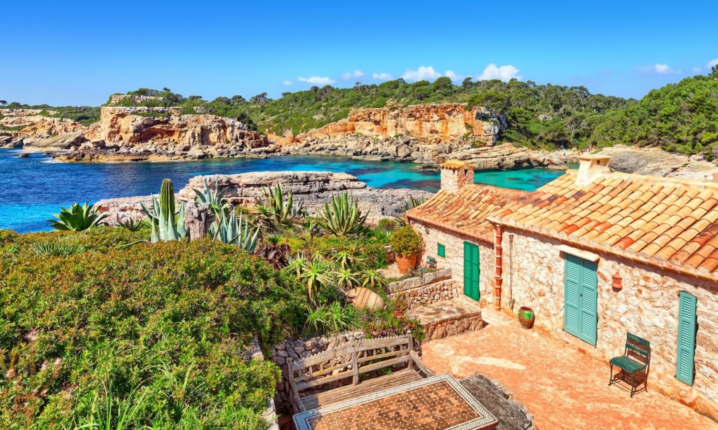 Ein Haus direkt am Meer: Ab 2025 gelten auf Mallorca neue Regeln.