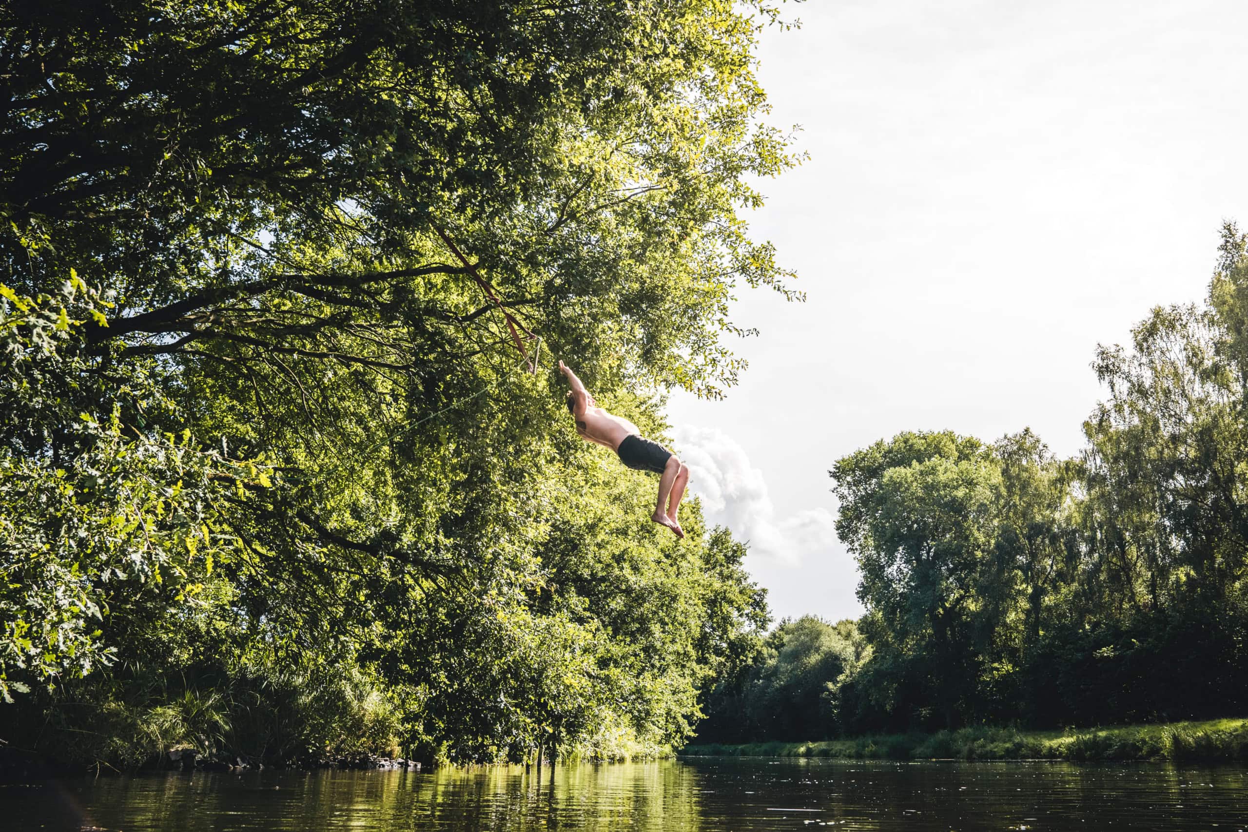 Das perfekte Urlaubsfoto! Ein erfrischender Sprung in die Elde. I Foto: TMV/danielschrammfotografie