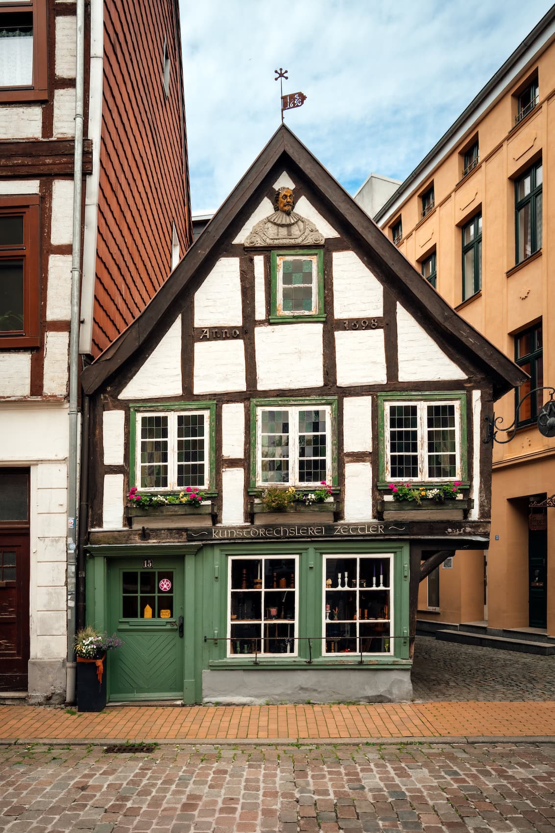 Kommodenhäuschen aus dem Jahre 1698 ist ein beliebtes Fotomotiv in der Altstadt von Schwerin. I Foto: TMV/Petermann