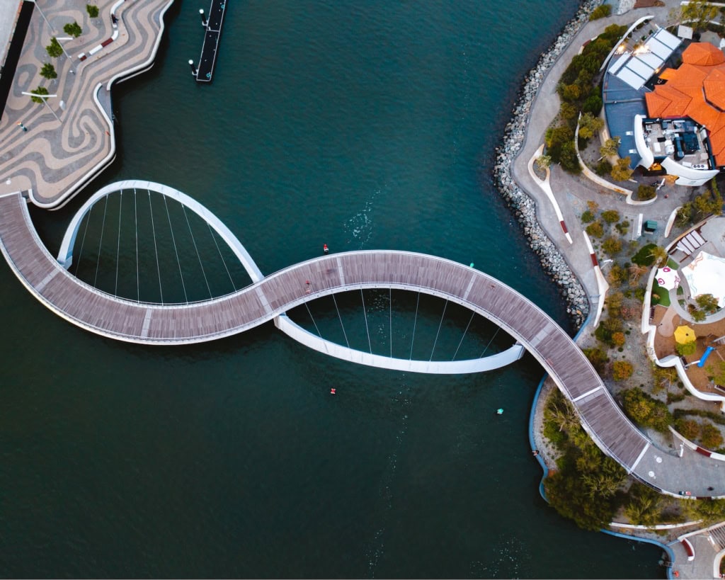Die Elizabeth Quay Bridge in Perth.