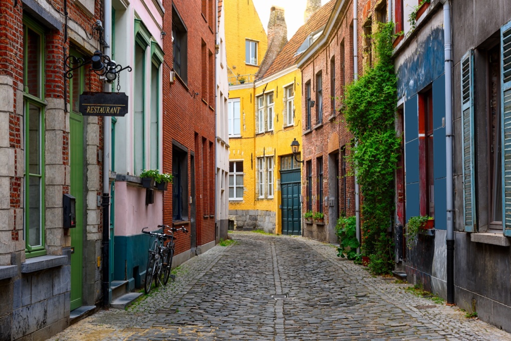 Eine Gasse in Gent in Belgien. Die Stadt ist ein tolles Urlaubsziel für Verliebte.