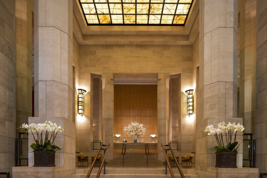 Die Lobby des Four Seasons New York.
