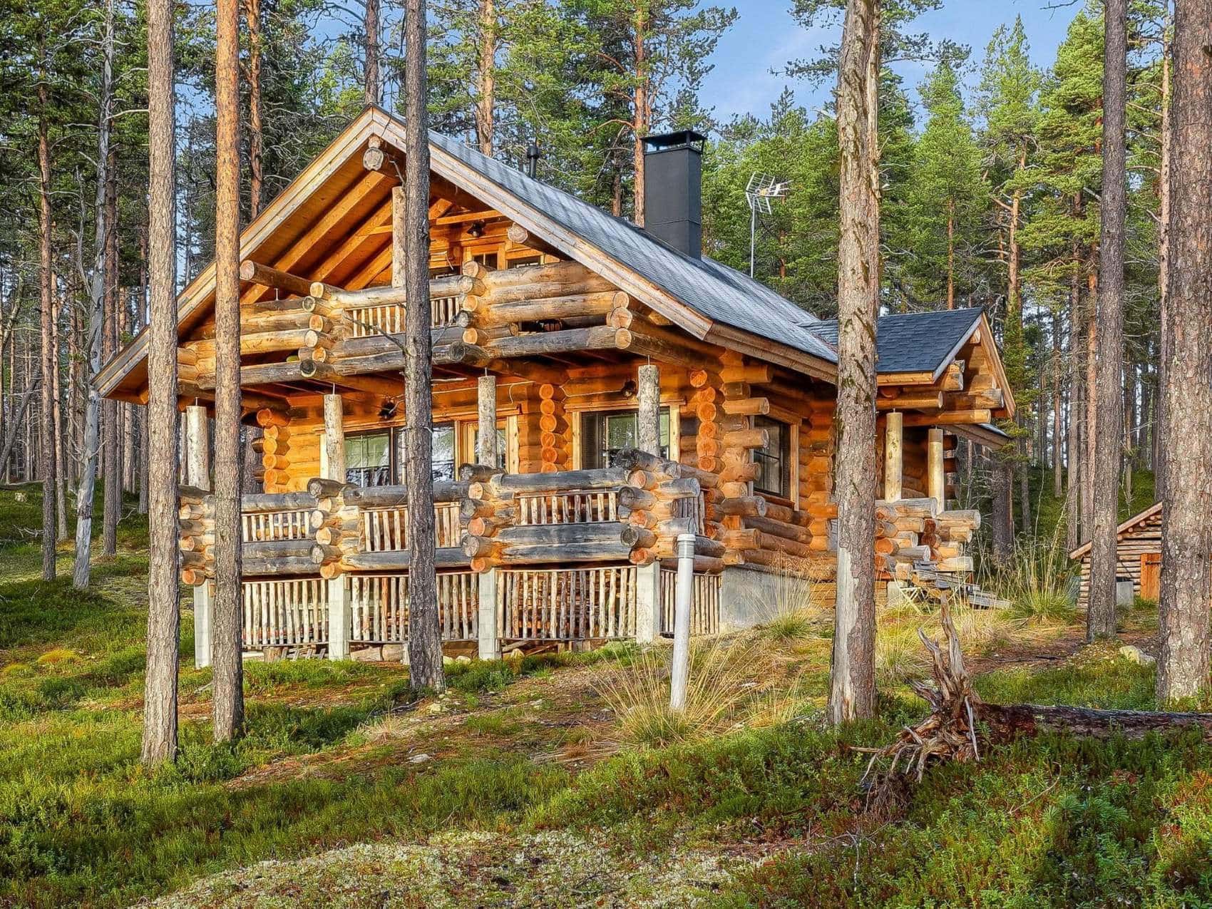 Außenansicht des Ferienhauses in Inari, Finnland, bei Tag 