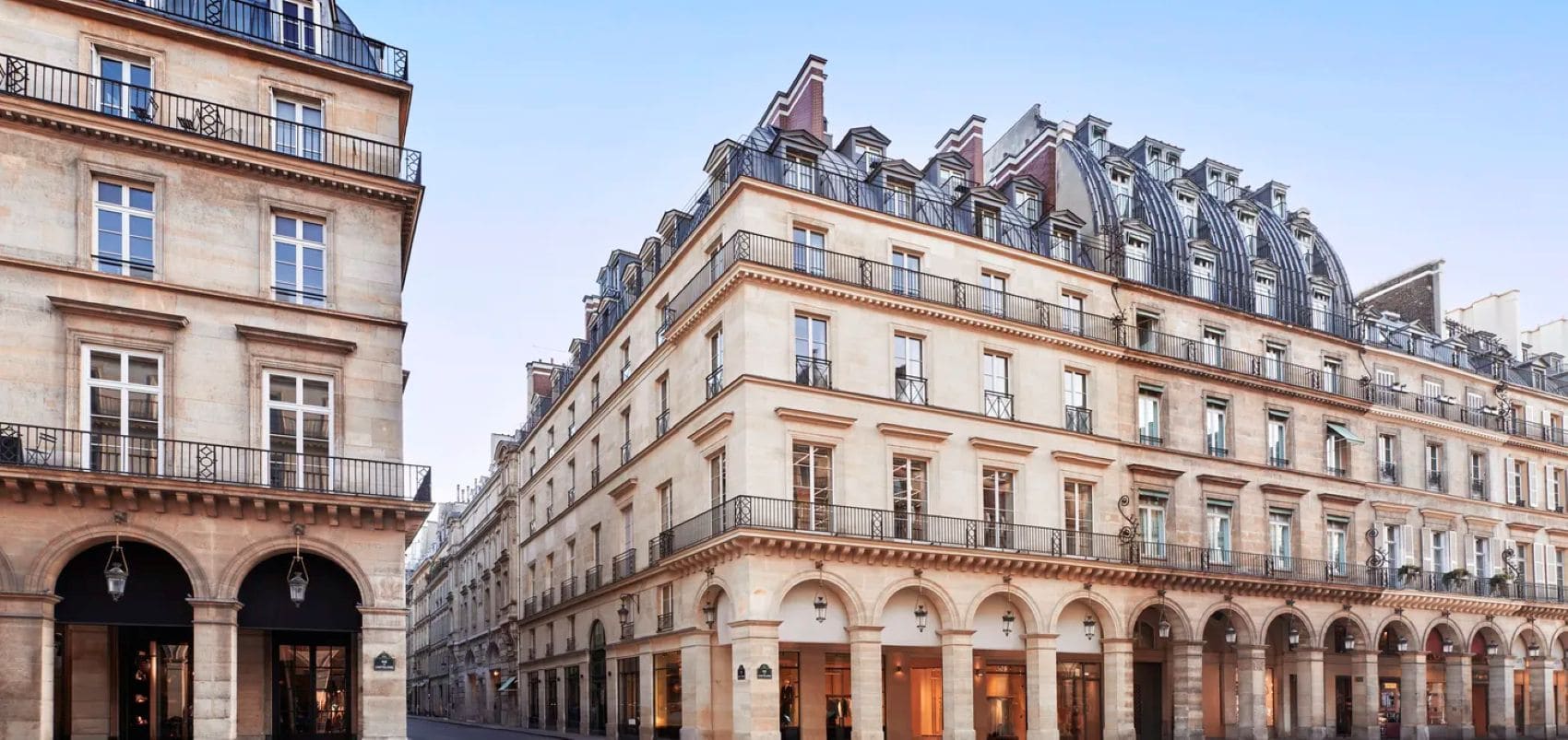 Fassade des Maison Barriere Vendome in Paris