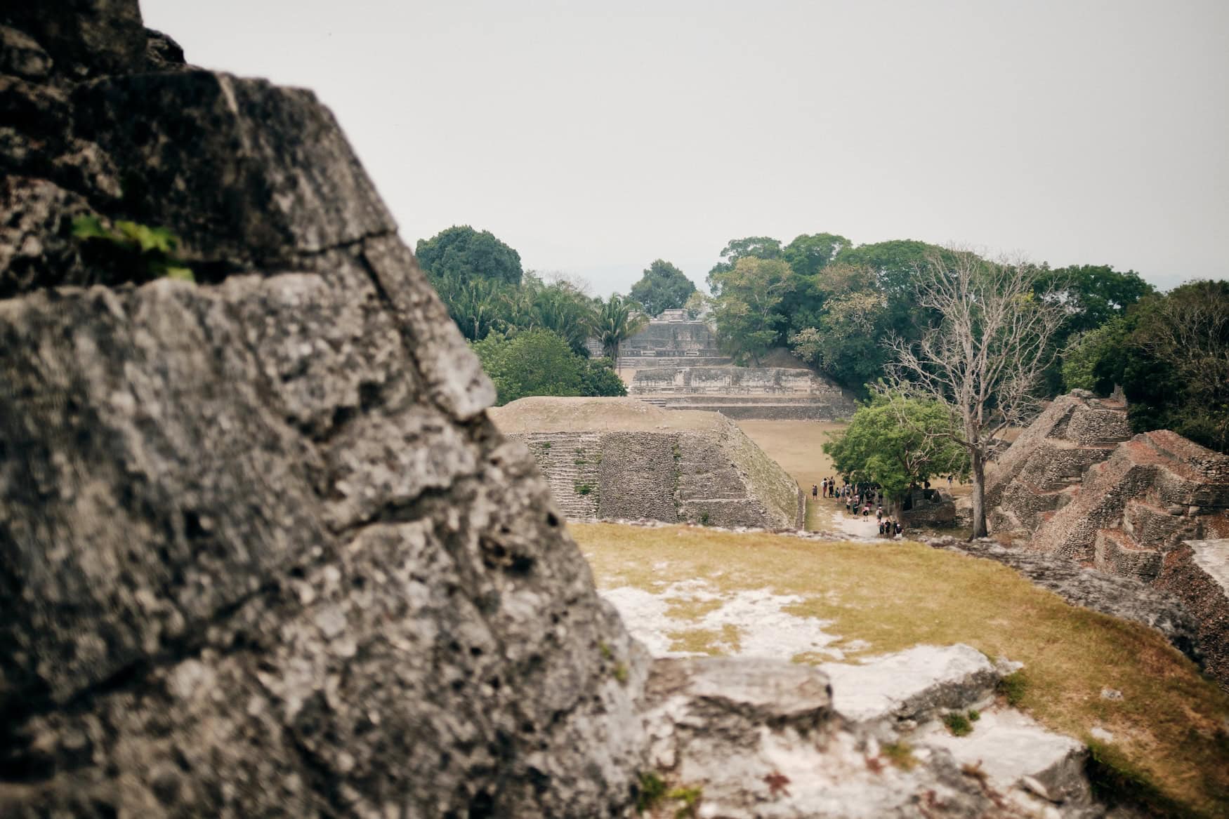 Die Maya-Ruinen Xunantunich ganz im Westen von Belize