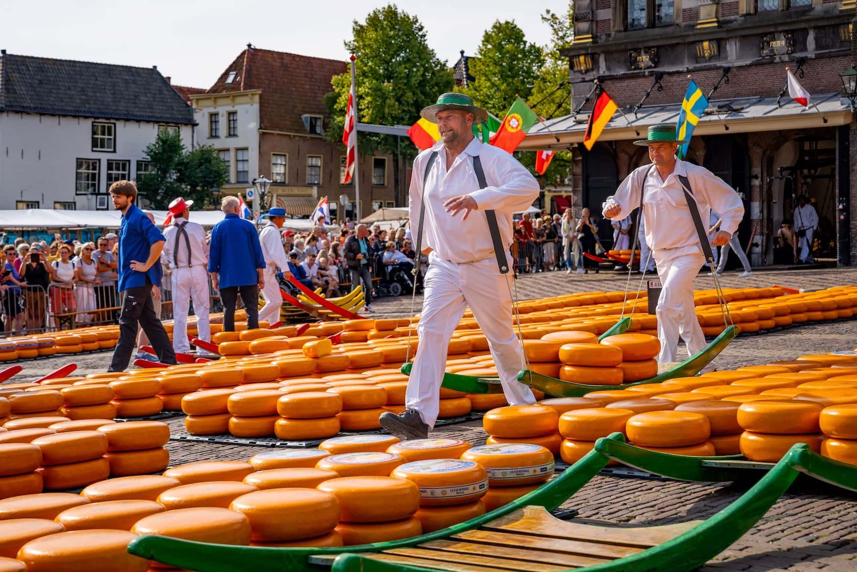 Die berühmten Käseträger vom Käsemarkt in Alkmaar
