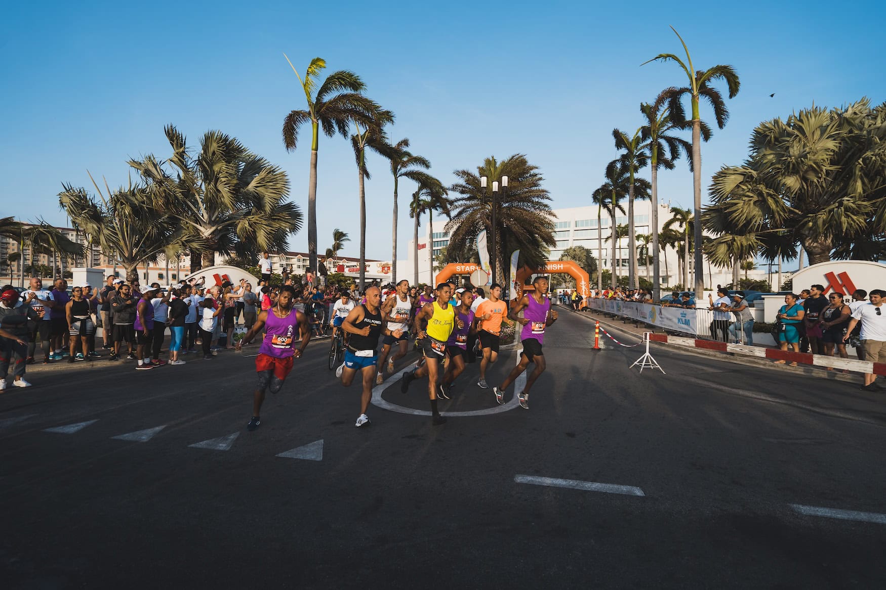 Läufer beim KLM-Marathon auf Aruba