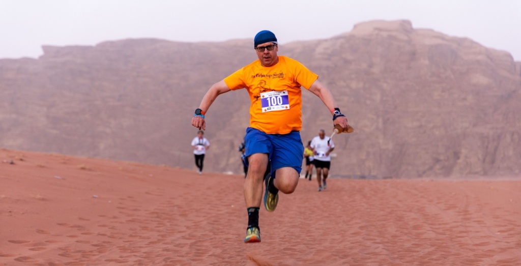 Läufer beim Wadi Rum Full Moon Desert Marathon