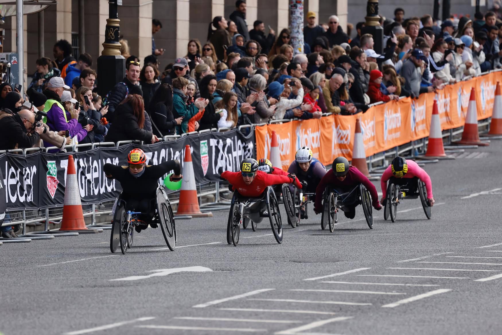 Athleten im Rollstuhl beim London Marathon