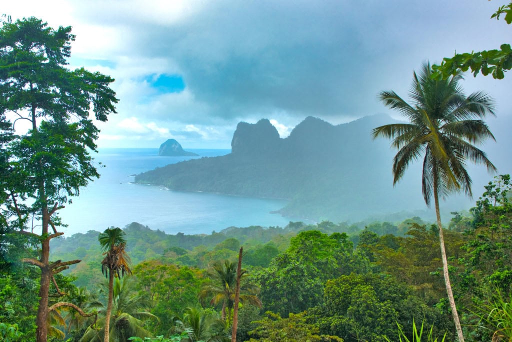 Blick auf die Berge von São Tomé und Príncipe