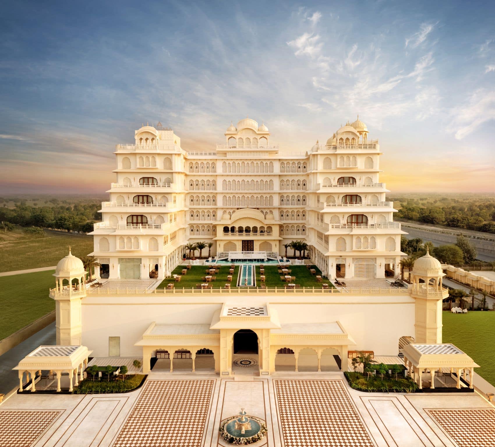 Außenansicht des Hotel Anantara Jewel Bagh in Jaipur, Indien