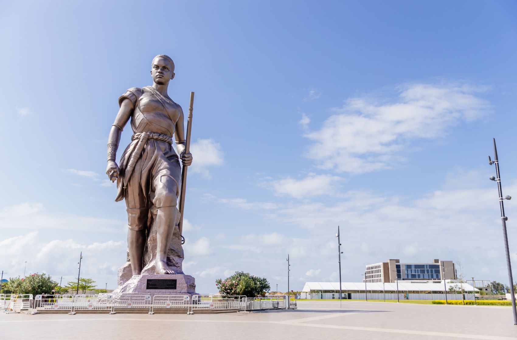 Statue Esplanade des Amazones in Cotonou, Benin