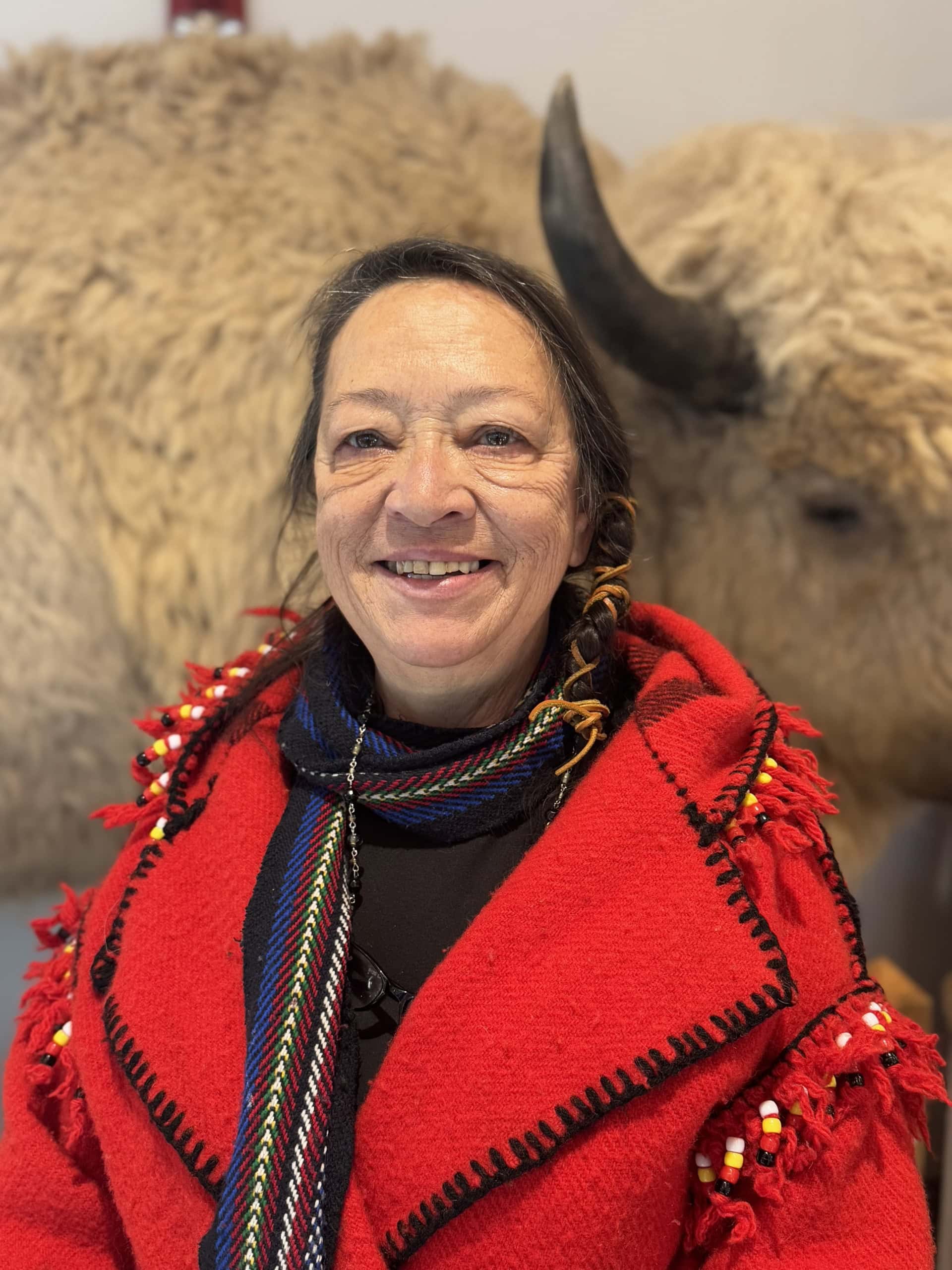 Shirley, eine der Métis-Frauen in Métis Crossing in Alberta
