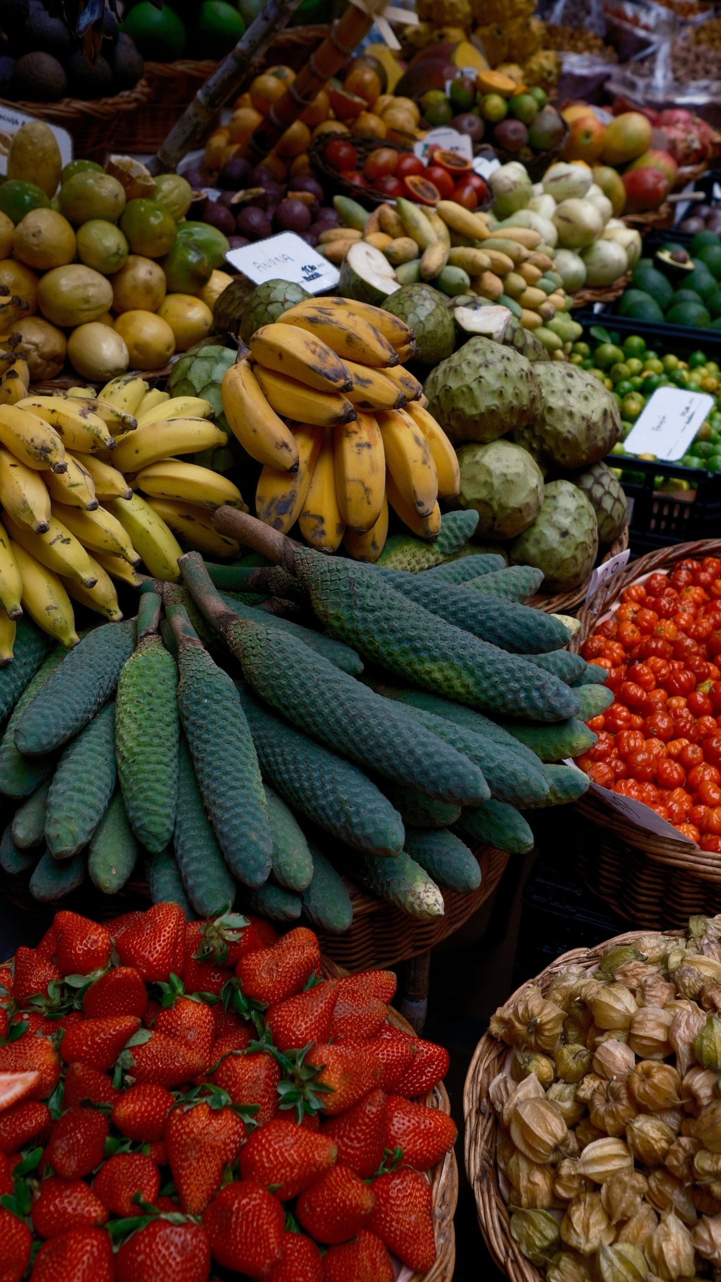 Exotische Früchte auf dem Mercado dos Lavradores in Funchal