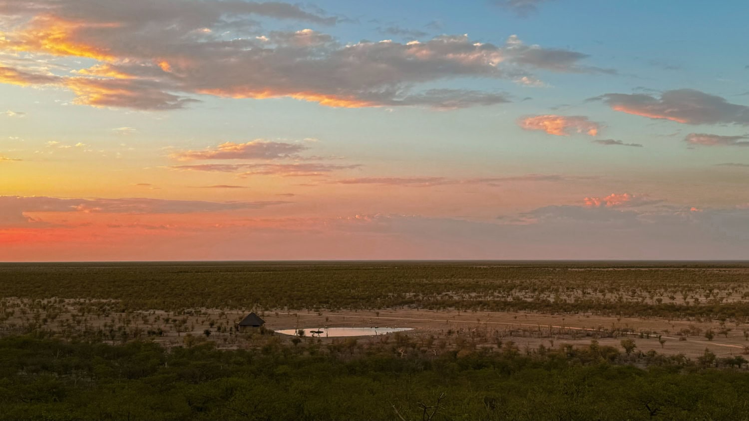 Morgendämmerung in der Safarihoek Lodge bei einer Rundreise durch Namibia
