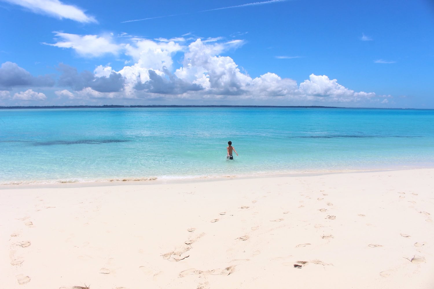 Ausflug auf eine einsame Sandbank auf Sansibar 