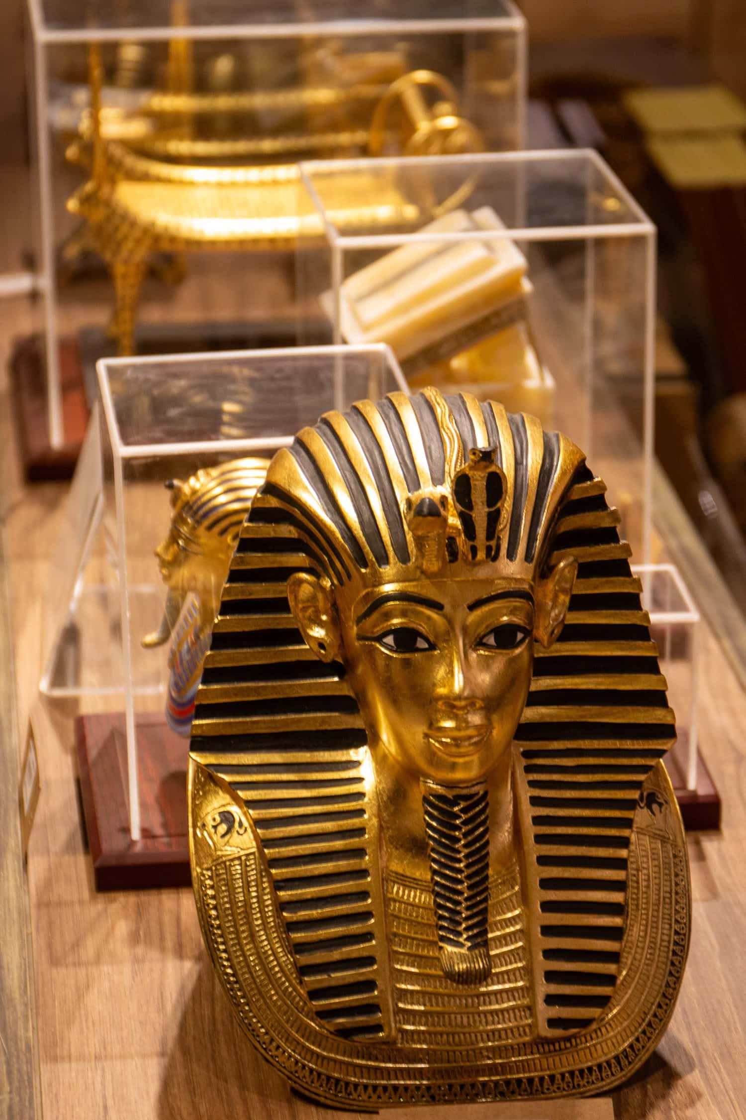 Statue im Grand Egyptian Museum