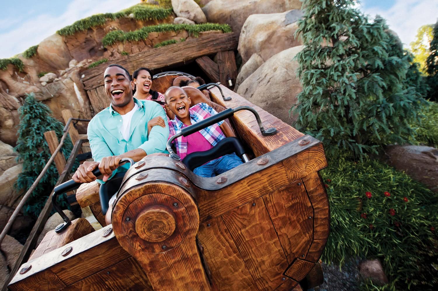 Familienspaß auf derm Seven Dwarfs Mine Train in Disney World Florida