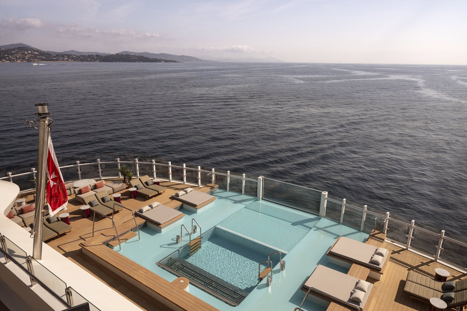 Pooldeck auf der Ritz Carlton Yacht Collection Ilma