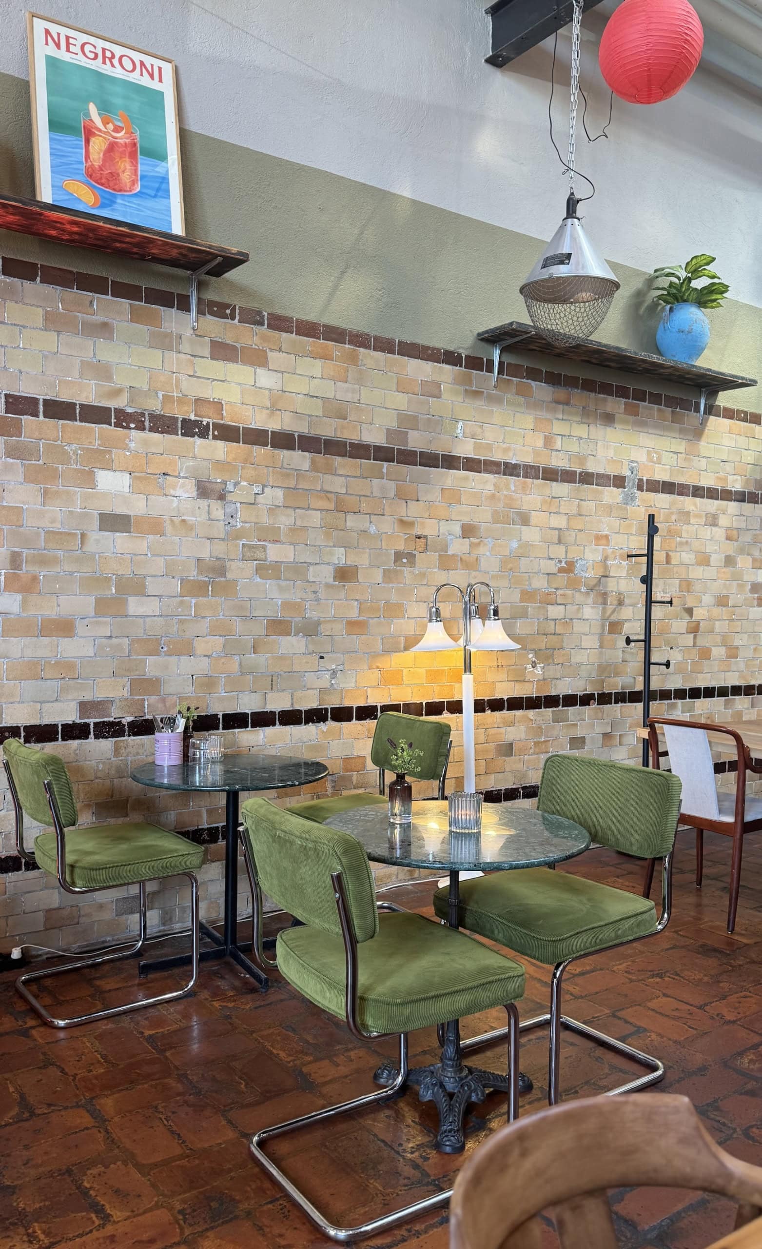 Der Innenraum des Rollin Bistros Backyard.