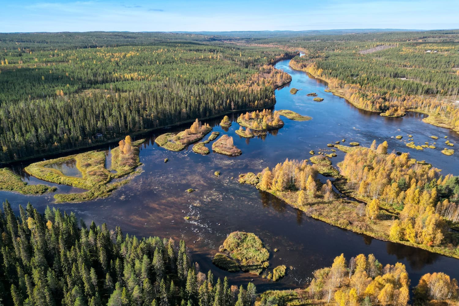 Die wilden Naturlandschaften in Taivalkoski in Finnland