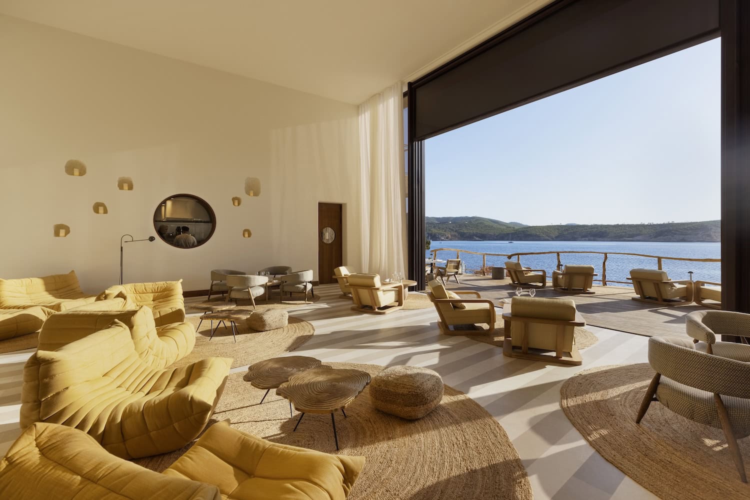 Live Cave mit Blick aufs Meer im Six Senses Ibiza
