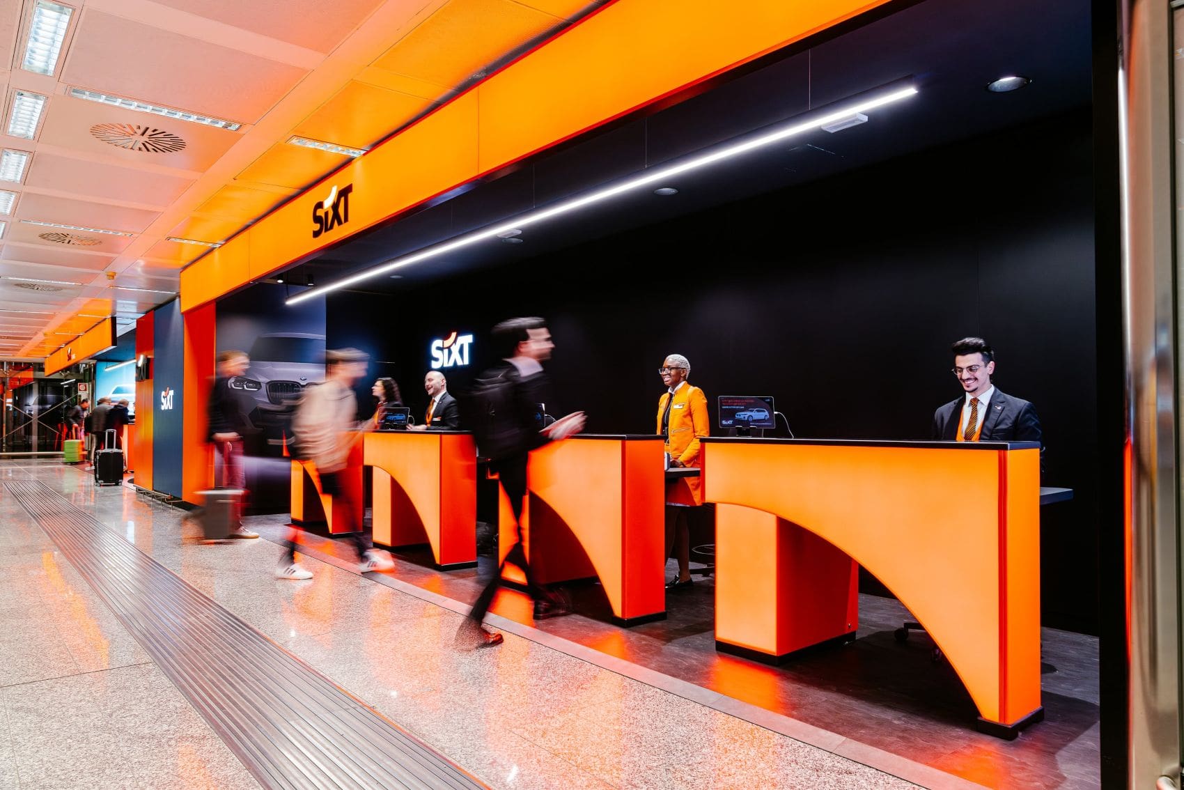 Schalter des Mietwagenverleihters SIXT im Flughafen Mailand-Malpensa