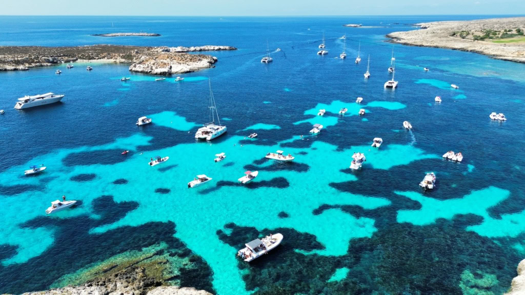 Ägäischen Inseln: Bucht auf Favignana