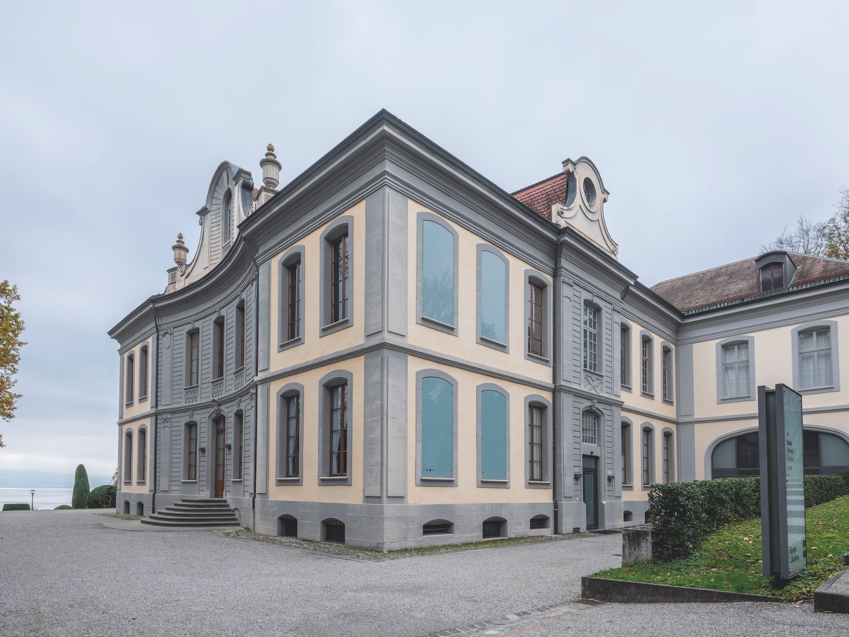 Fassade des Museums "Musée d'Elysée" in Lausanne, Schweiz