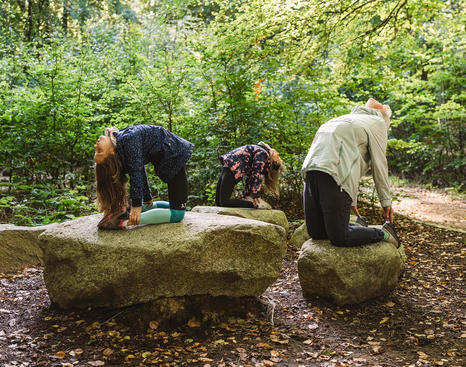 Kindereyoga mit Anleitung im Kinderheilwald.