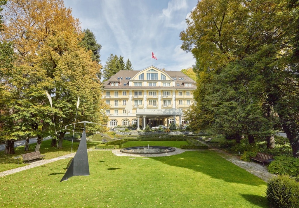 Das Le Grand Bellevue im Sommer in Gstaad, Schweiz