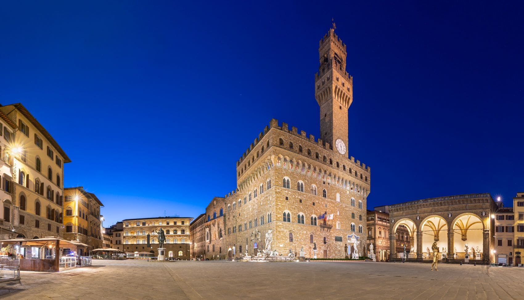 Nahezu menschenleerer Piazza della Signoria in Florenz