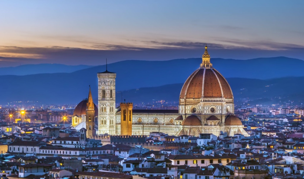 Blick auf die Kathedrale von Florenz am Abend von der Piazzale Michelangelo aus