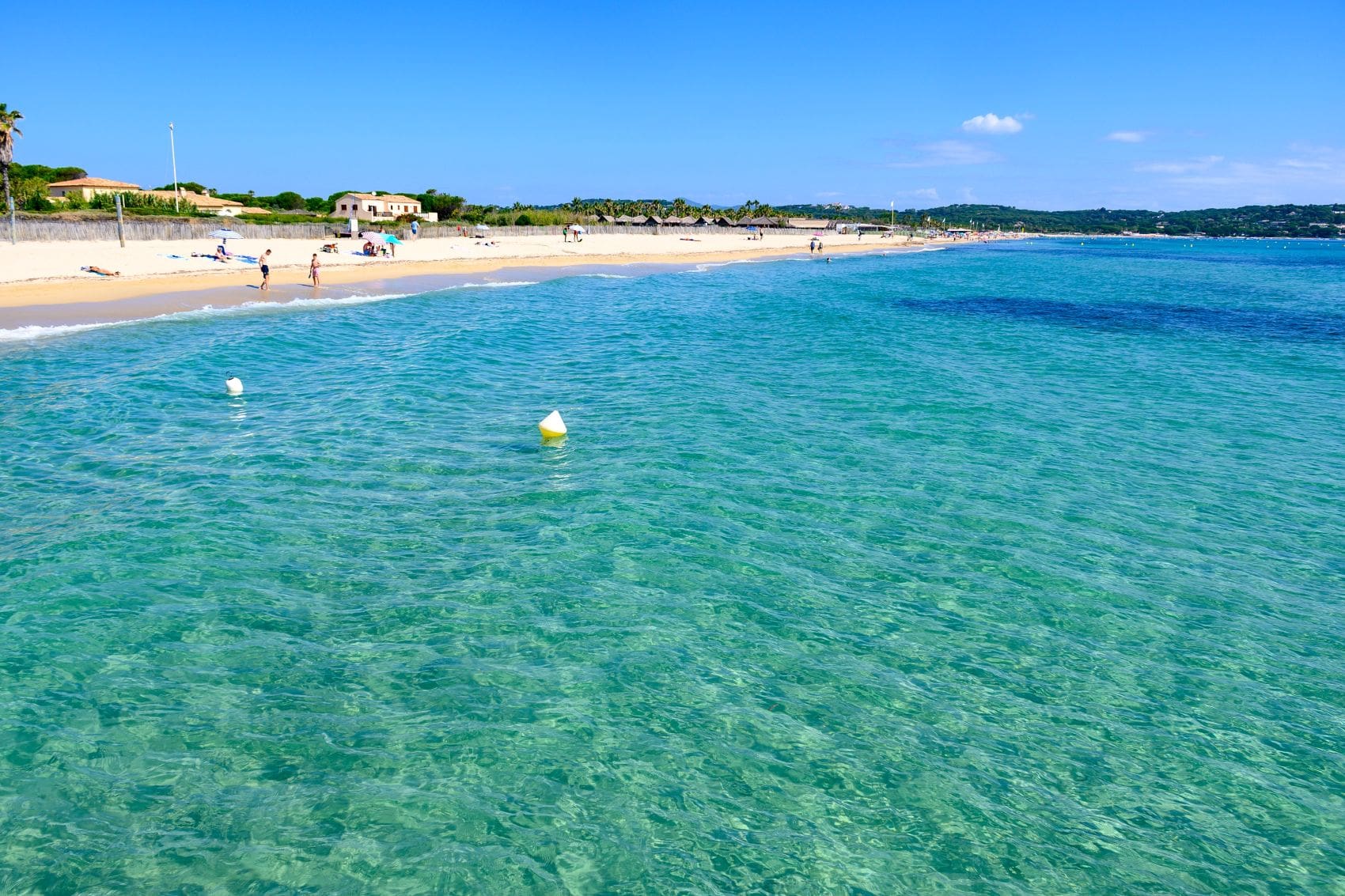 Blick vom Meer auf Pampelonne-Strand in Saint-Tropez 