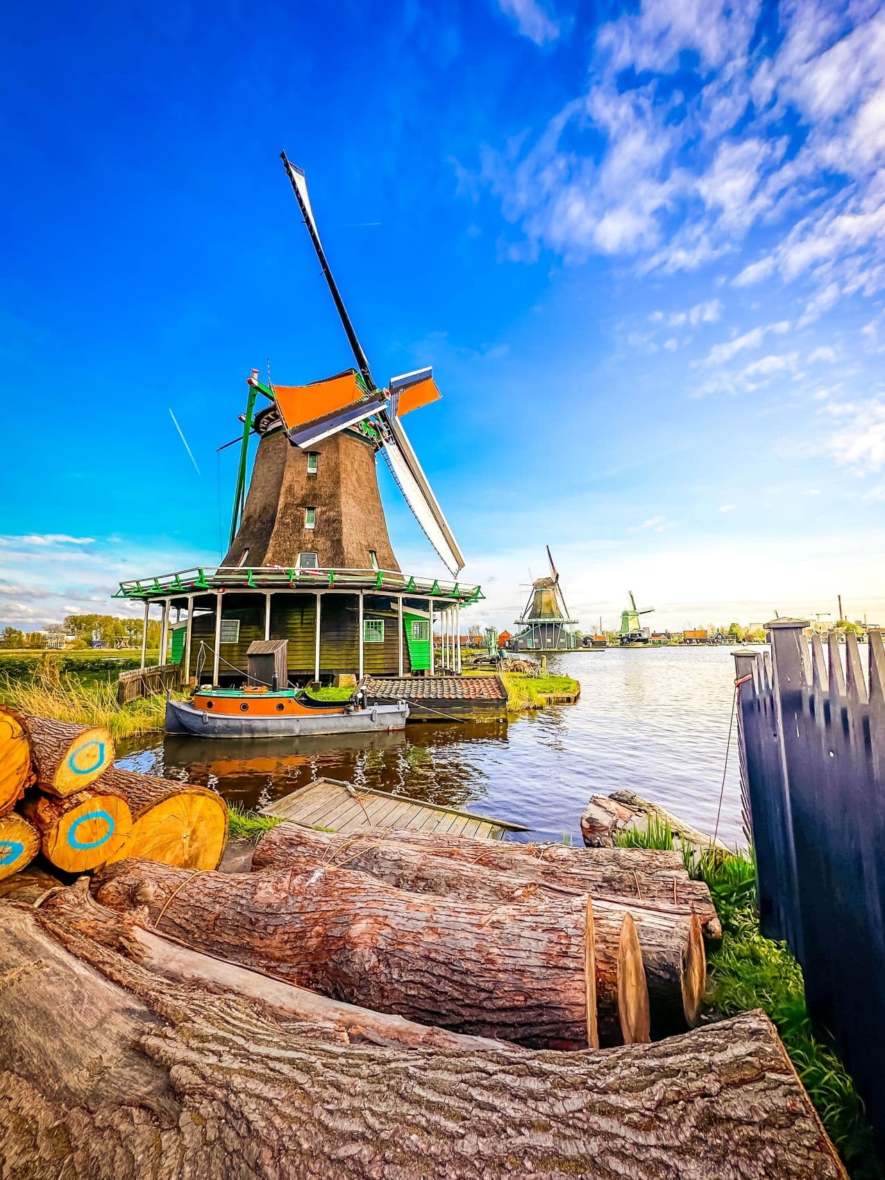 Windmühlen am Wasser in Zaanse Schans, Holland