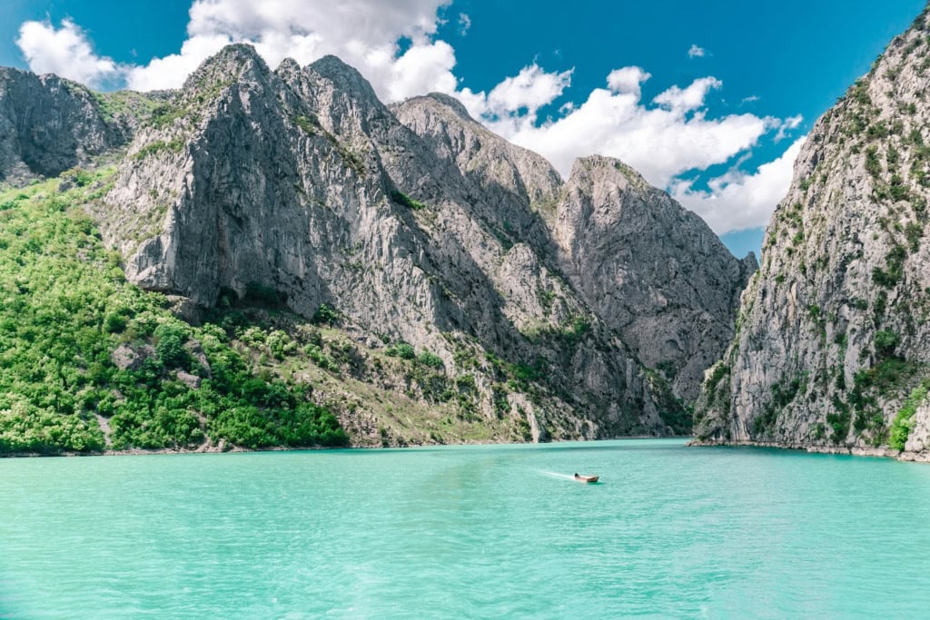 Komani-See in Albanien