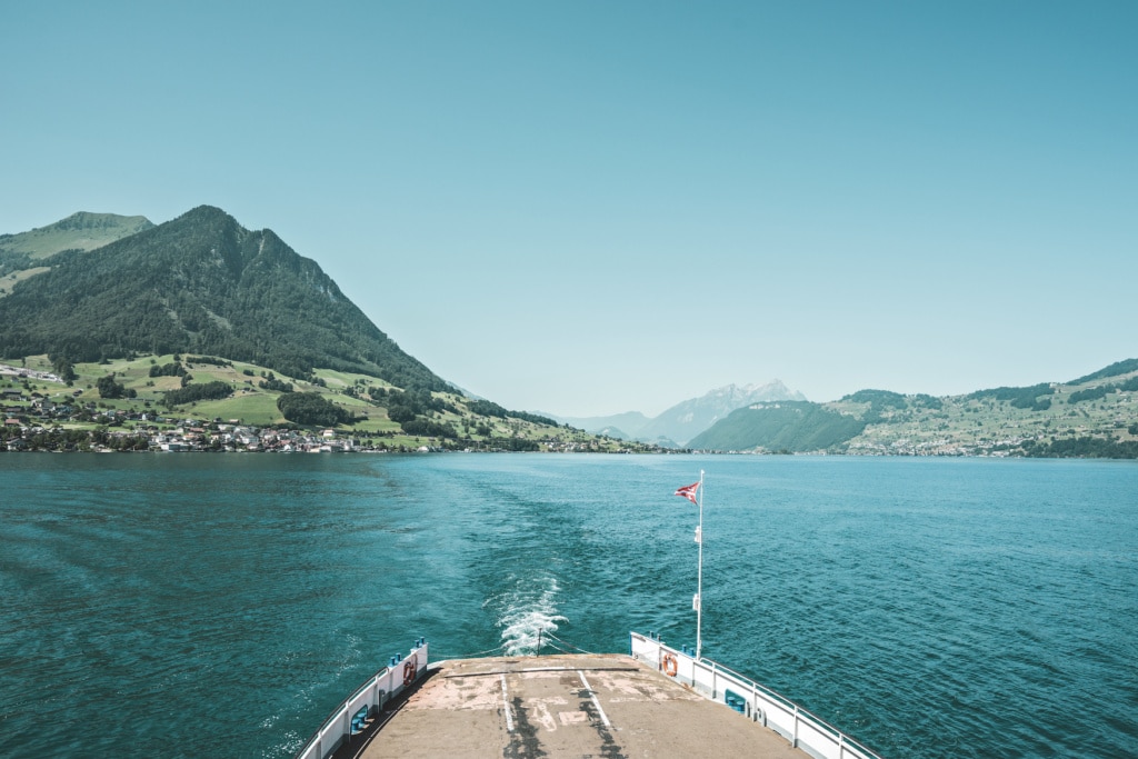 Auf der Auto-Fähre Vierwaldstättersee von Beckenried nach Gersau