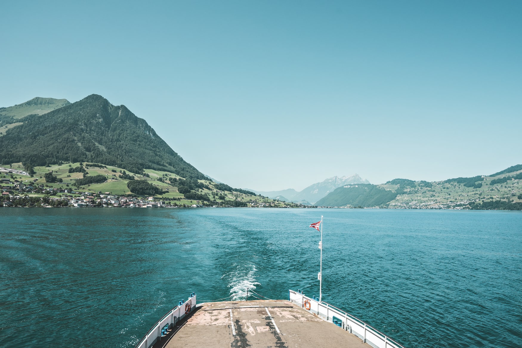 Auf der Auto-Fähre Vierwaldstättersee von Beckenried nach Gersau