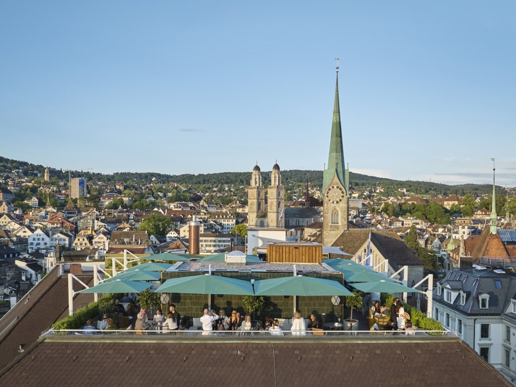Rooftop Bar mit Blick über Zürich