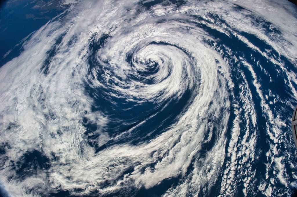 Ein Zyklon aus dem Himmel fotografiert