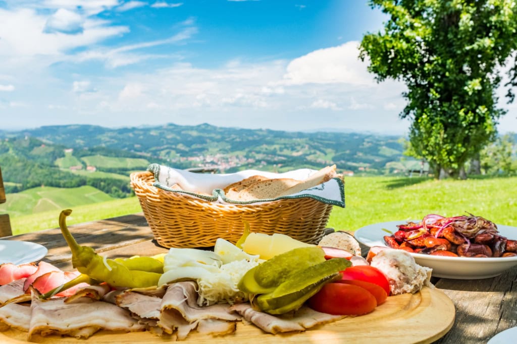 Brettjause bei Graz im Weinberg