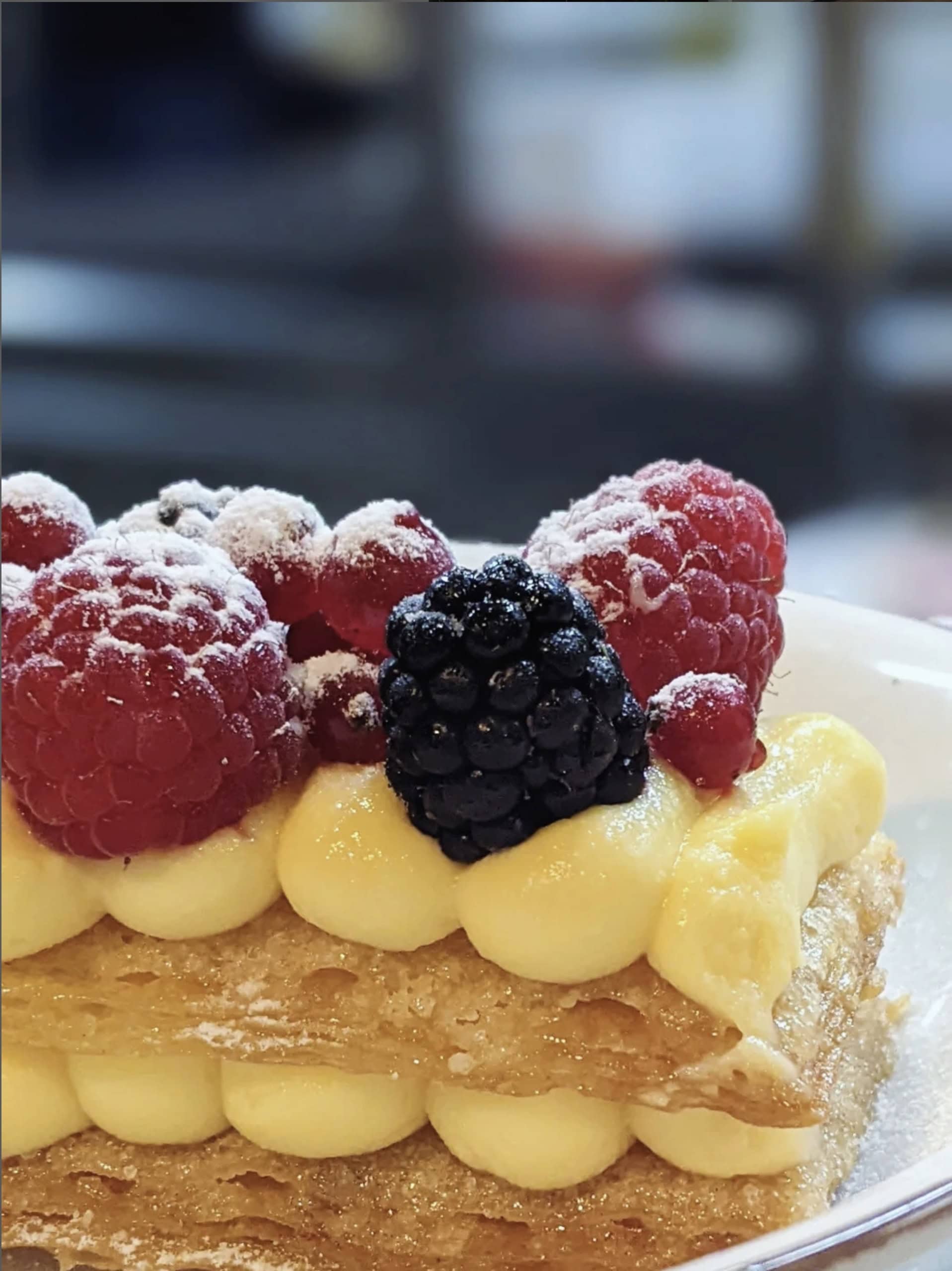 Dessert mit Himbeeren und Vanillecreme in einer Tapas-Bar in Barcelona