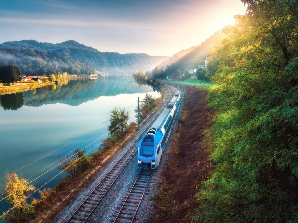 Ein Zug in Slowenien.
