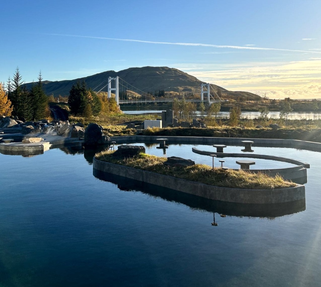 Blick auf Laugarás Lagoon und auf Umgebung