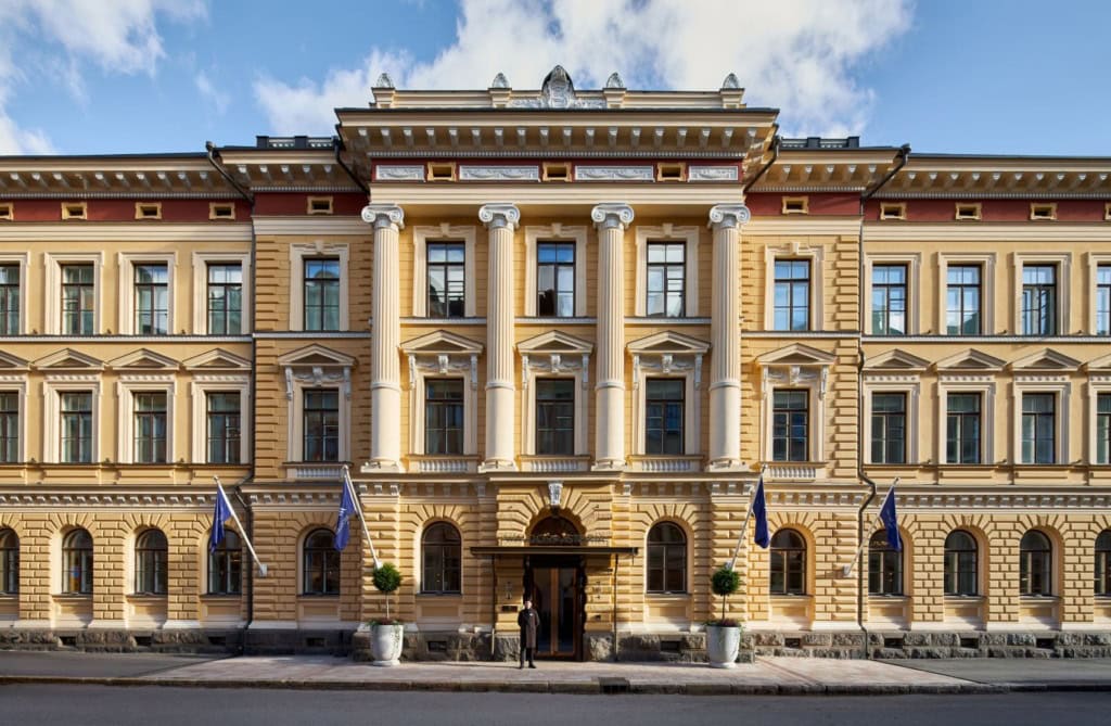 Fassade des Waldorf Astoria Helsinki Hotels