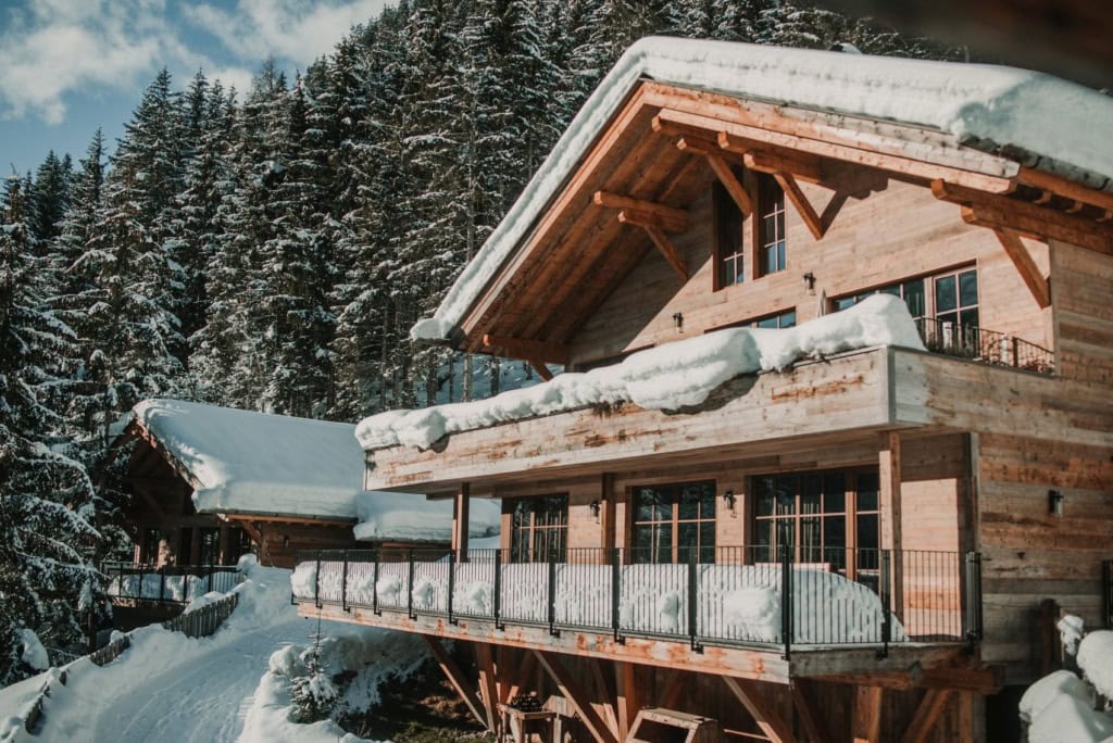 Chalets im Alpura Retreat, Südtirol, im Winter