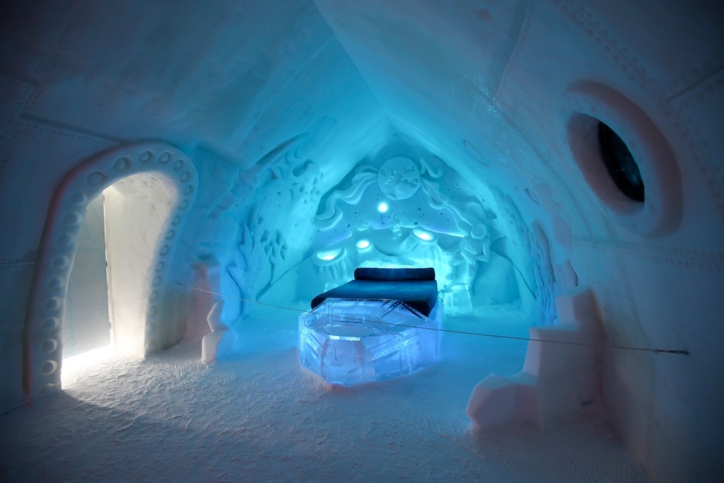 Zimmer aus Schnee in einem Eishotel